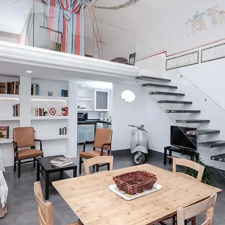 Ancient Trastevere Vespa Loft
