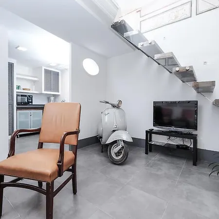 Ancient Trastevere Vespa Loft *