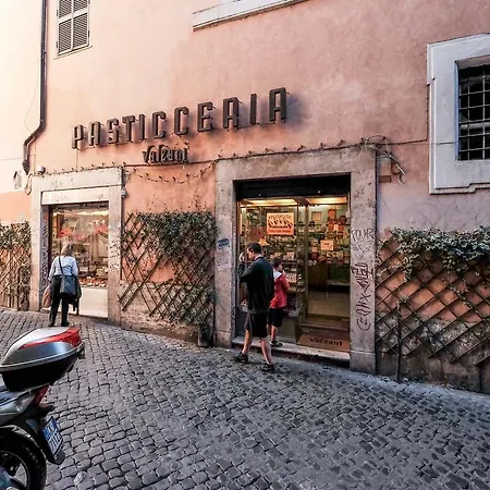 Ancient Trastevere Vespa Loft Roma