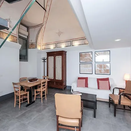 Ancient Trastevere Vespa Loft Apartment *